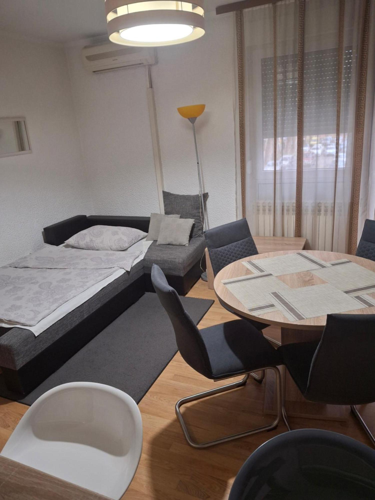 Apartman Centros 오시예크 외부 사진