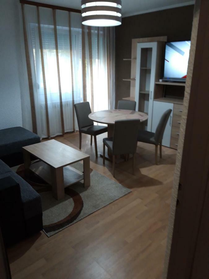 Apartman Centros 오시예크 외부 사진
